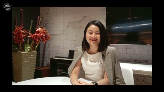 曾三年內參選5次選美比賽 受亞視一姐薛影儀影響 成為電影「特約」演員 參選過工展小姐及國際選美比賽 本身從事財務策劃顧問工作 與時並進實現夢想【職場marketplace】職場專訪897「April」